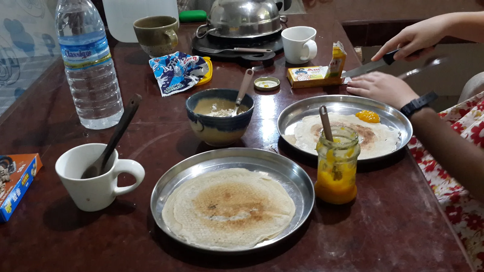 아침을 만들어 먹는다. 망고쨈. 크레페. 요거트.....