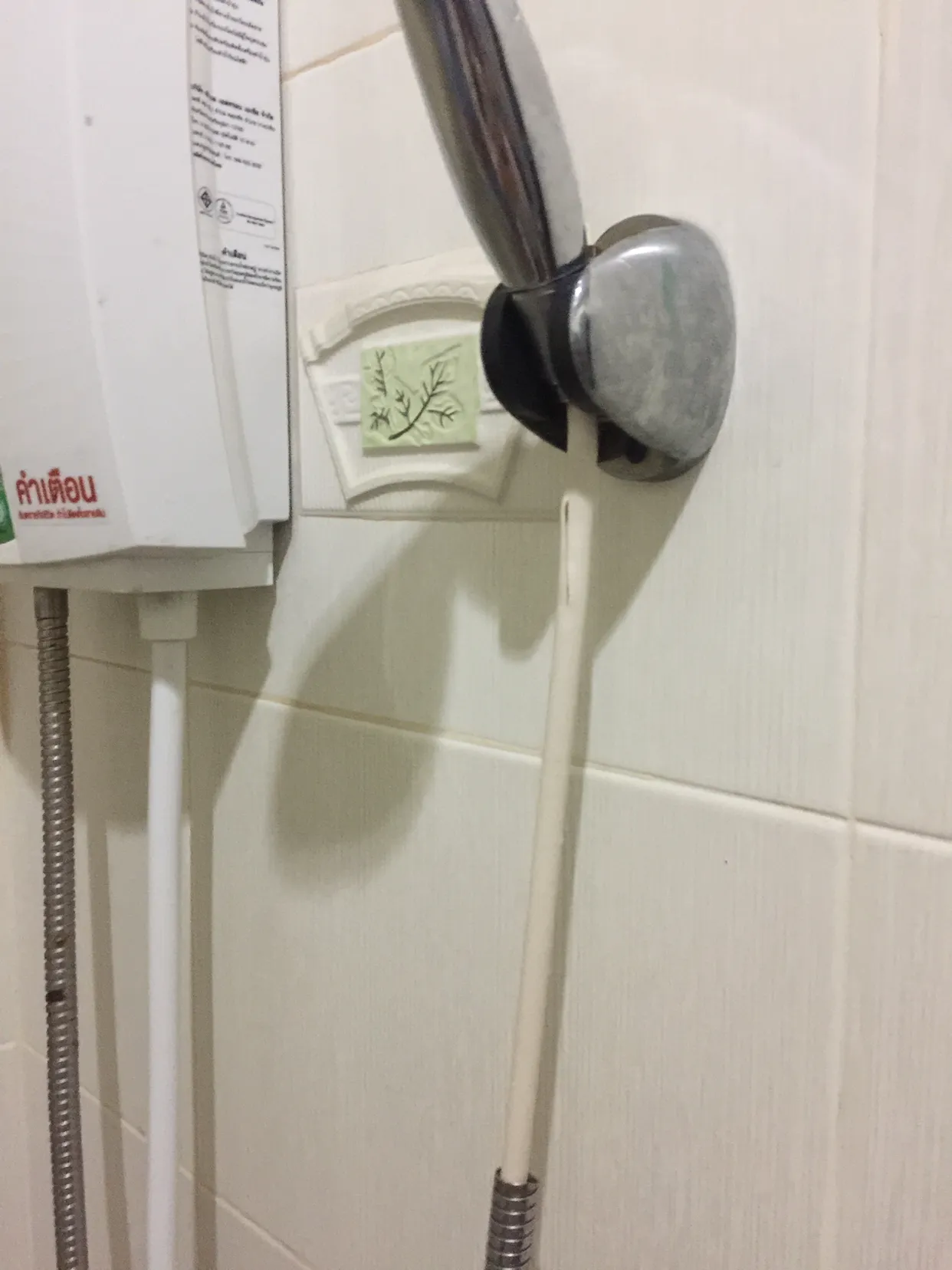 호스가 터진 것이 보이는가? 나도 처음엔 안보였다. 이젠 저런 것만 보인다.